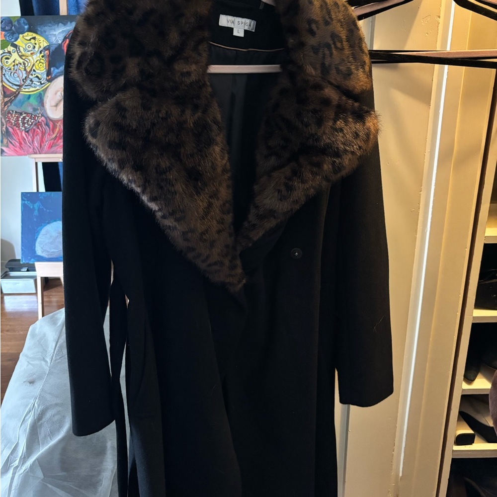 Via Spiga Stylish Black Coat with Faux leopard print Fur Collar